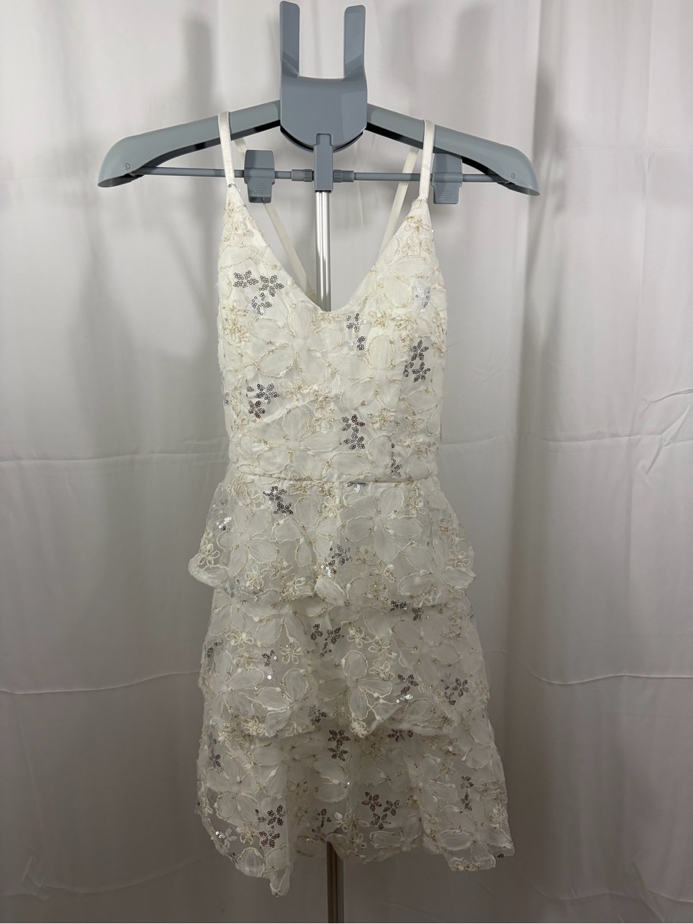 NWT by x by Women’s Size Medium White  Sequin Floral Tiered Mini Dress